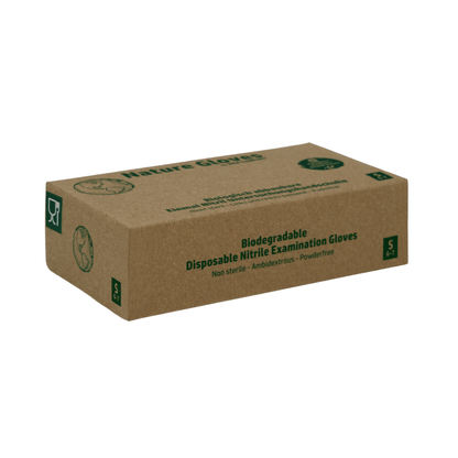 Ένα καφέ ορθογώνιο κουτί με την επιγραφή «AMPri Nature Gloves Nitrilhandschuhe Biologisch abbaubar, puderfrei» περιέχει βιοδιασπώμενα γάντια μιας χρήσης από νιτρίλιο. Το κουτί είναι διακοσμημένο με πράσινο κείμενο, σύμβολα και το λογότυπο της AMPri Handelsgesellschaft mbH. Αναφέρεται ότι τα γάντια είναι μη αποστειρωμένα, φοριούνται και στα δύο χέρια και είναι χωρίς πούδρα, με το μέγεθος «Small».