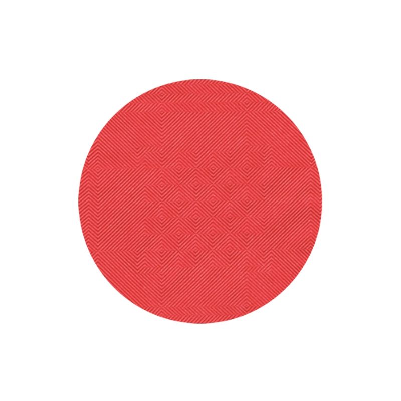 Μπροστά από ένα λευκό υπόβαθρο παρουσιάζεται το PAPSTAR τραπεζομάντηλο με ανάγλυφο δαμασκού της PAPSTAR GmbH με έναν κόκκινο, στρογγυλό δίσκο με δομημένη επιφάνεια και μοτίβο ανάγλυφου δαμασκού, ιδανικό για την αναβάθμιση της διακόσμησης του τραπεζιού σας.