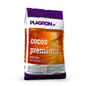 Ein Produktbild eines Plagron Cocos Premium 50L-Beutels von Bertels B.V. zeigt hauptsächlich weiße Verpackungen mit violetten und orangefarbenen Bereichen. Es hebt hervor, dass der Beutel nicht gedüngt wird, ideal für den hydrologischer Anbau ist und enthält verschiedene Symbole und Produktdetails.