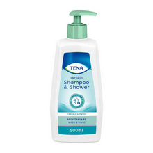 Das TENA Shampoo & Shower 500 ml der Essity Germany GmbH mit grünem Pumpverschluss ist ideal für empfindliche Haut. Seine frisch duftende, mit Provitamin B5 angereicherte Formel präsentiert sich in einer eleganten weißen Verpackung mit blauen und grünen Akzenten.