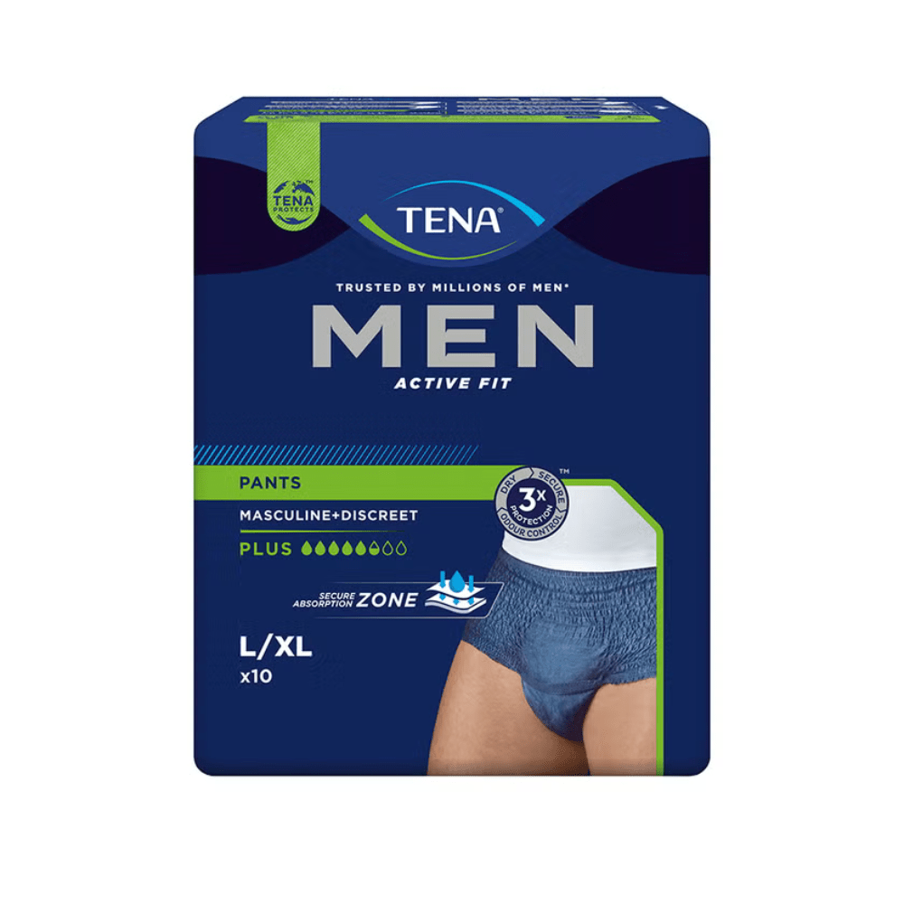 Μια συσκευασία δείγματος TENA Men Active Fit Pants Plus Blue από την TENA - Essity Germany GmbH, μέγεθος L/XL (10 ανδρικές πάνες μίας χρήσης), έρχεται σε σκούρα μπλε συσκευασία με μια κομμένη εικόνα ενός άνδρα και τονίζει τα βασικά χαρακτηριστικά για την αδυναμία της ουροδόχου κύστης.