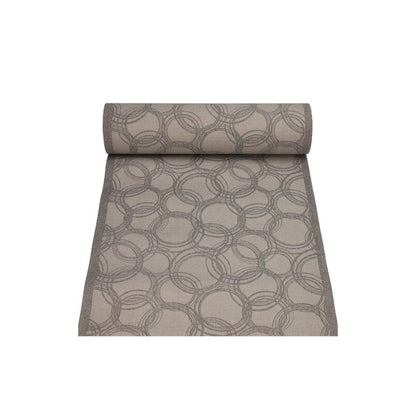 Το τραπεζομάντηλο της PAPSTAR GmbH από τη συλλογή ROYAL είναι ένας ρόλος 24μ x 40εκ, υφασμάτινος από μείγμα πολτού-βισκόζης-ιστού, που διαθέτει κυκλικό γεωμετρικό μοτίβο σε τόνους γκρι και μπεζ. Το μερικώς ξετυλιγμένο υλικό δείχνει κομψά το απρόσκοπτο σχέδιό του.