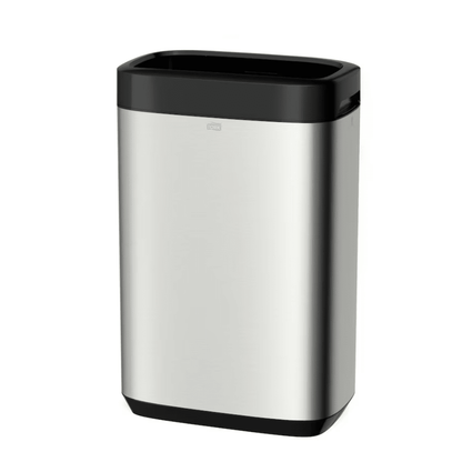 Ο κάδος απορριμμάτων Tork 460011 Tork Image Line, που παρουσιάζεται από την TORK – Essity Professional Hygiene Germany GmbH, είναι ένας λεπτός και μινιμαλιστικός ορθογώνιος κάδος απορριμμάτων από ανοξείδωτο χάλυβα με μαύρο καπάκι και βάση. Ο σχεδιασμός του από ανοξείδωτο χάλυβα προσφέρει χωρητικότητα 50 λίτρων, συνδυάζοντας στυλ με λειτουργικότητα και διαθέτει μια μικρή λαβή για εύκολο άνοιγμα.