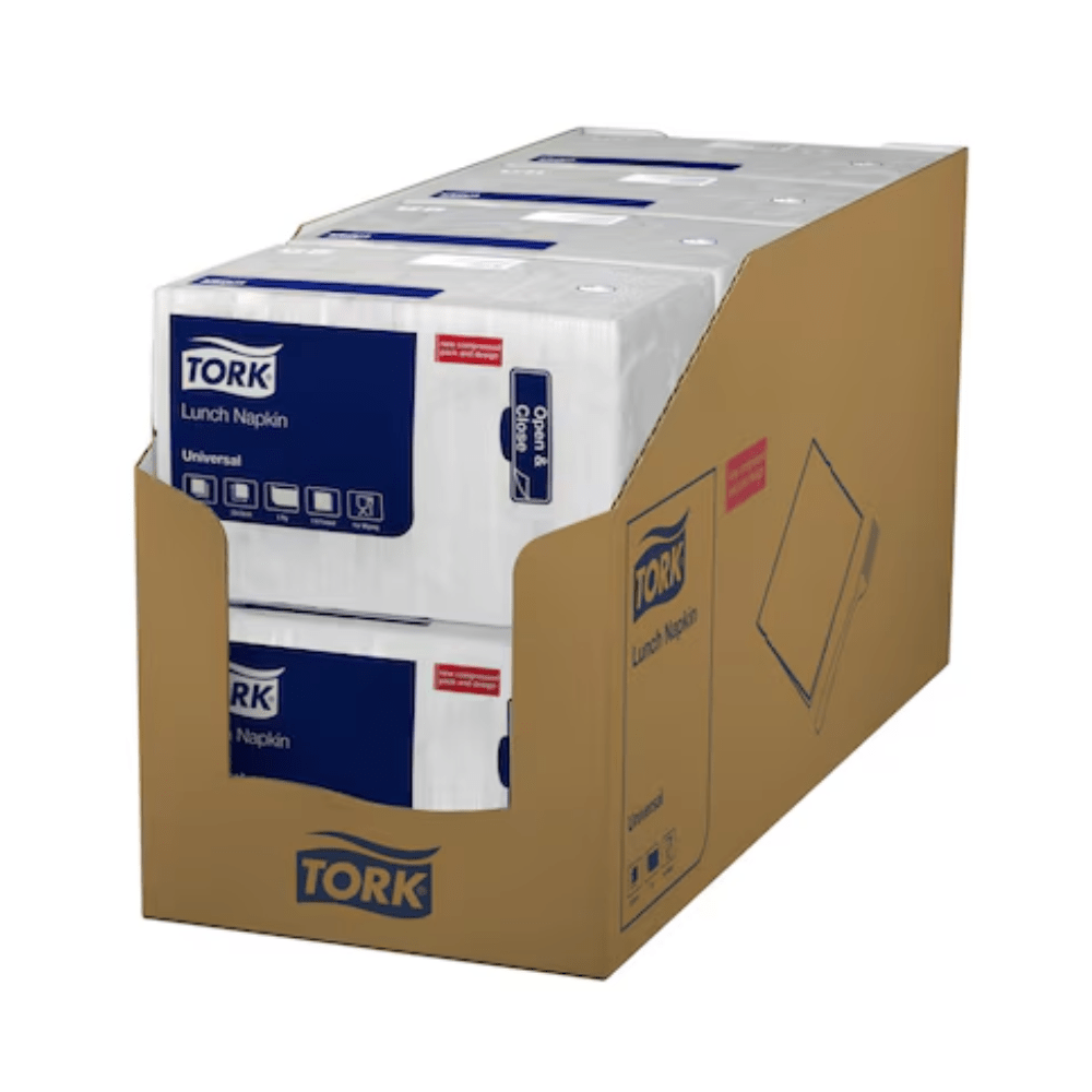 Ένα κιβώτιο με πολλές συσκευασίες Tork 509300 Lunchserviette Weiß Universal 1-lagig από την TORK – Essity Professional Hygiene Germany GmbH. Η κυρίως λευκή συσκευασία έχει μπλε και κόκκινες πινελιές και δείχνει την εμπορική ονομασία, λεπτομέρειες προϊόντος και τονίζει ότι οι χαρτοπετσέτες είναι βιομηχανικά κομποστοποιήσιμες, κάνοντάς τις ιδανικές για εστιατόρια γρήγορου φαγητού.