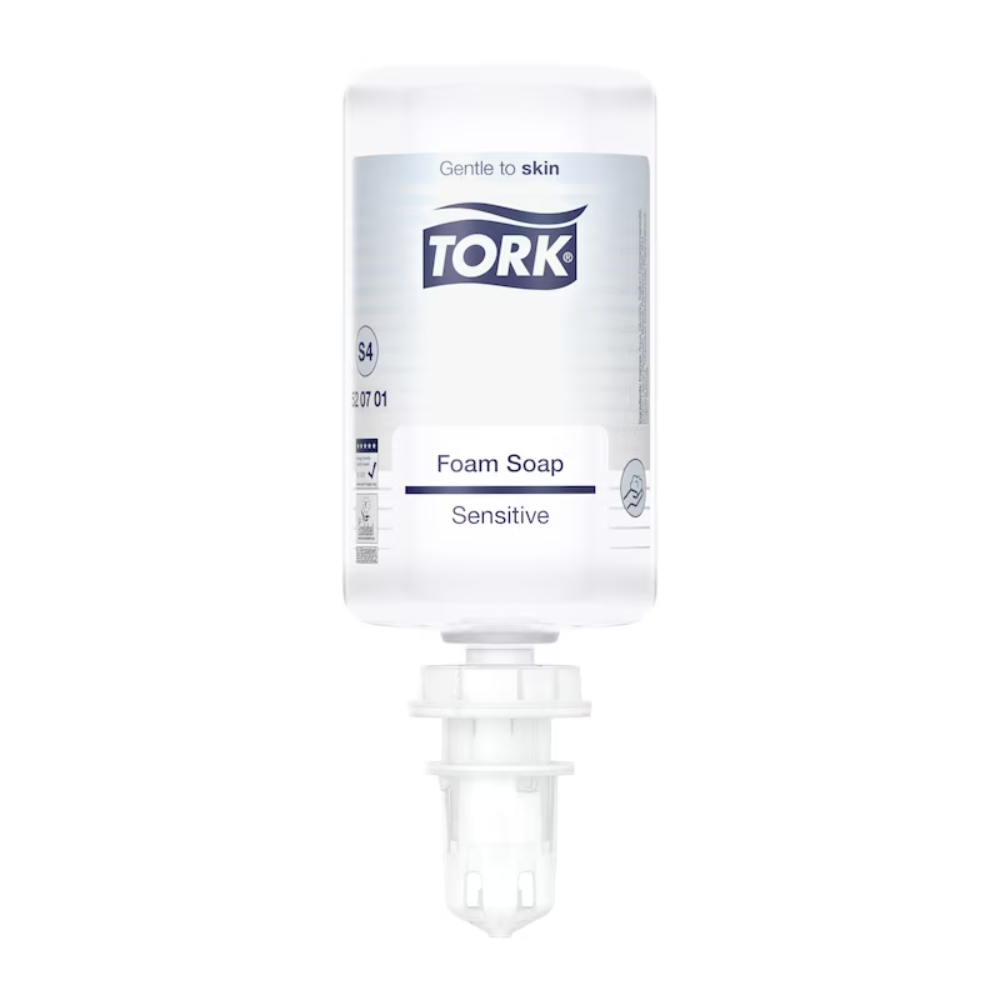 Η Tork 520701 Ευαίσθητη Αφρώδης Σαπούνι Χεριών Premium S4 (1000 ml) από την TORK – Essity Professional Hygiene Germany GmbH παρέχεται σε ένα διαφανές μπουκάλι με διανομέα βάσης. Στην ετικέτα αναγράφονται οι επιγραφές «Απαλό για το δέρμα», «Αφρώδες σαπούνι», «Ευαίσθητο» και είναι πιστοποιημένο από το ECARF.