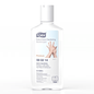 Ένα μπουκάλι 100 ml Tork 590214 Extra Απολυμαντικό Υγρό Χεριών έχει μια ετικέτα που τονίζει τα χέρια και δείχνει καθαρά συστατικά όπως η αιθανόλη. Το λογότυπο TORK είναι εμφανές και ένα σύμβολο ανακύκλωσης βρίσκεται διακριτικά στη βάση.