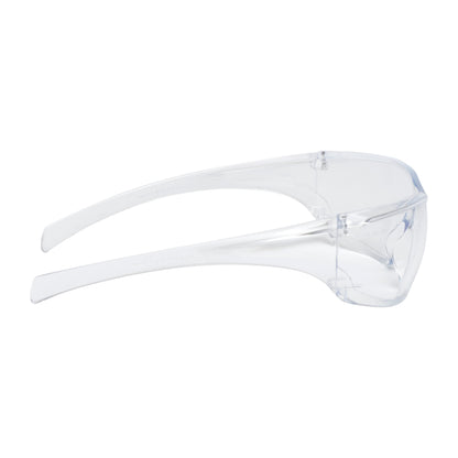 Die 3M™ Virtua™ Schutzbrille AP von 3M Deutschland GmbH verfügt über klare Gläser, umlaufende Bügel und einen Seitenschutz, der im Seitenprofil auf weißem Hintergrund dargestellt ist - ideal für den Augenschutz an jedem Arbeitsplatz.