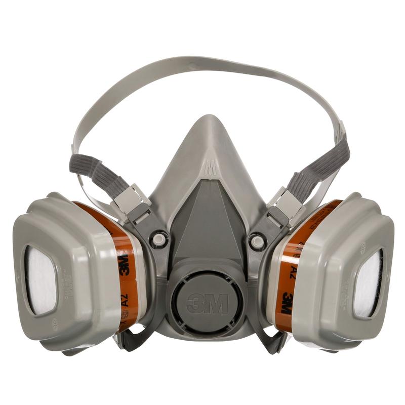 Η μάσκα αναπνοής 3M™ 6003KIT-1 (1x6200, 2x6055, 2x5935, 2x501) από την 3M Deutschland GmbH προσφέρει προστασία από οργανικούς ατμούς με ανταλλάξιμα φίλτρα A2P3 και ρυθμιζόμενες κεφαλόδεσμες.