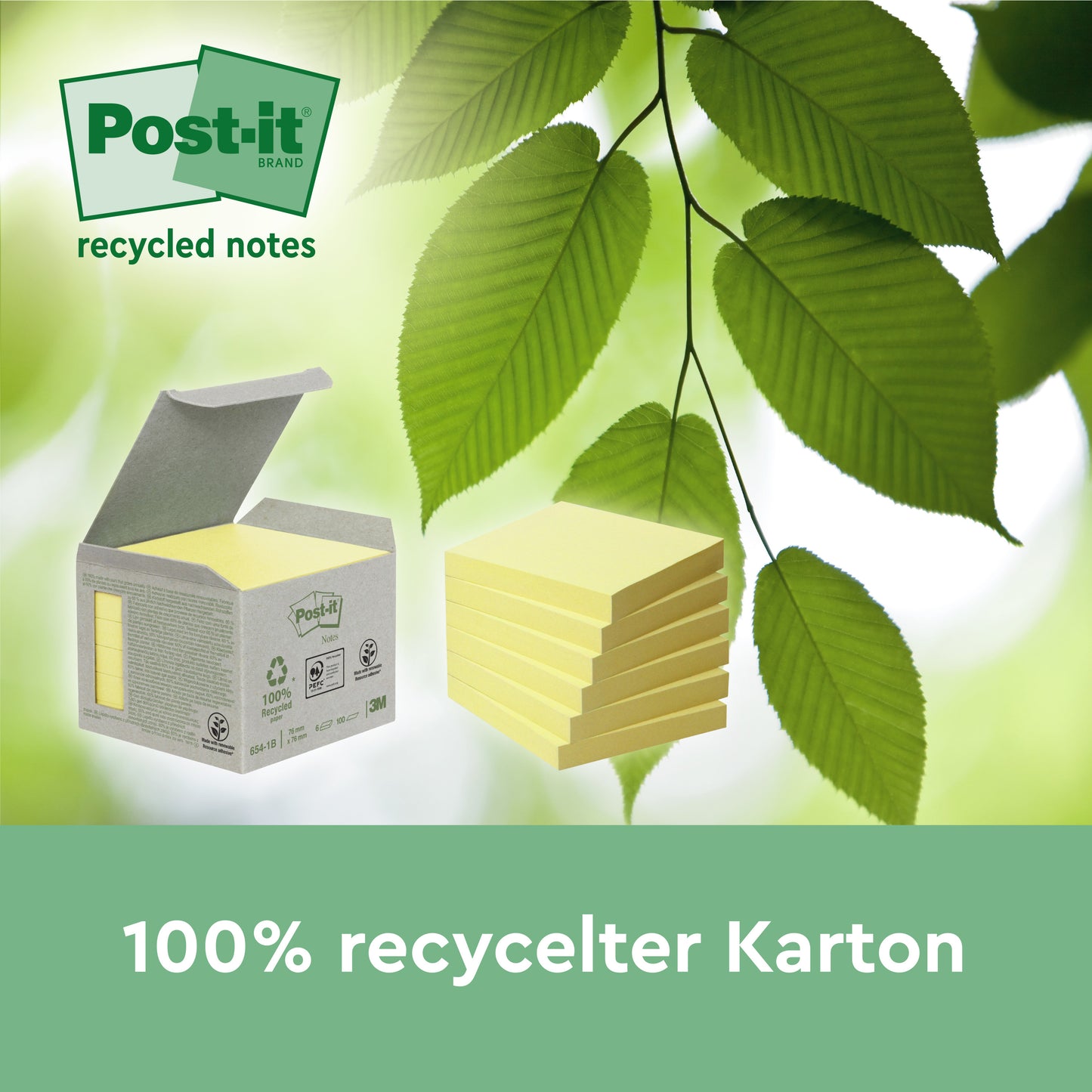 Eine geöffnete Schachtel der 3M Deutschland GmbH Post-it® Recycling Notes, Gelb (76x127mm, 100 Blatt/Block, 6 Blöcke), hergestellt aus 100% PEFC-zertifiziertem Recyclingmaterial, liegt neben einem Zettelstapel. Grüne Blätter und Text unterstreichen seine umweltfreundliche Verpackung.