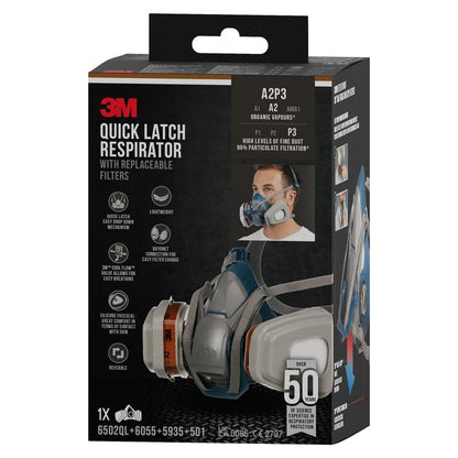 Ένα μαύρο-γκρι κουτί της 3M™ Quick Latch αναπνευστικής μάσκας 6502QLKIT-1 από την 3M Deutschland GmbH με ανταλλάξιμα φίλτρα A2P3, εικόνες προϊόντων, σύμβολα εφαρμογής, τεχνικές λεπτομέρειες και μια φωτογραφία ενός ατόμου με μάσκα στο μπροστινό μέρος.