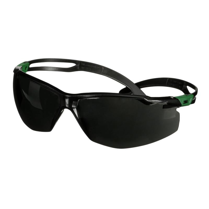 Γυαλιά ασφαλείας 3M™ SecureFit™ 500, πράσινοι/μαύροι κροτάφοι, αντιχαρακτική επίστρωση+ (K), γκρι επίπεδο προστασίας φακού IR 5.0, SF550ASP-GRN-EU, 20 ανά συσκευασία | Συσκευασία (1 τεμάχιο)